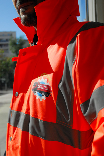 Veste haute visibilit&eacute; avec marquage transfert s&eacute;rigraphique cot&eacute; coeur